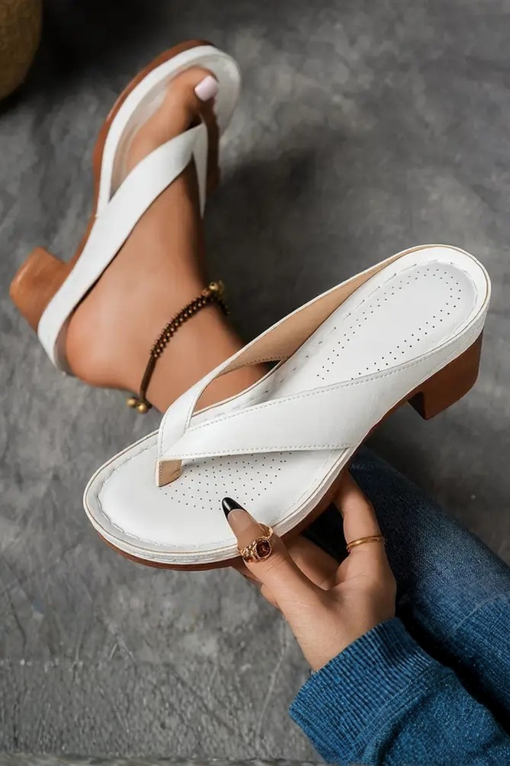 Women's Metallic Toe Post Block Heel Sandals – Elegant Summer Style