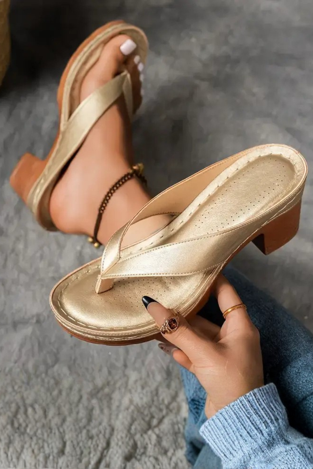 Women's Metallic Toe Post Block Heel Sandals – Elegant Summer Style