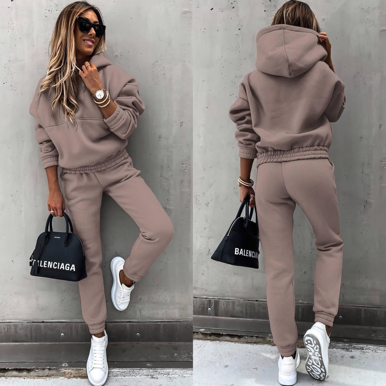 Women's Jogging Set – Soft Modern Everyday Lounge Style